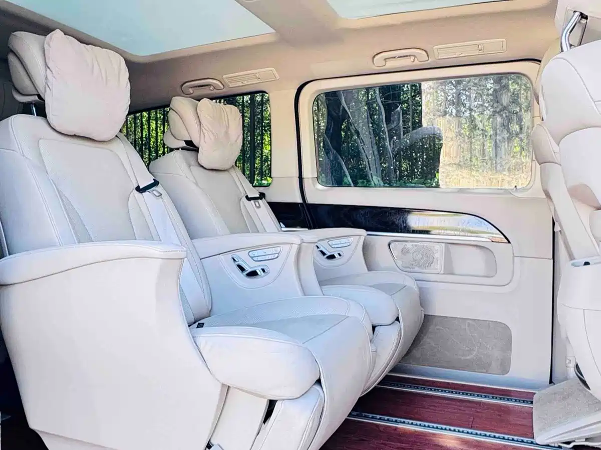 Mercedes-Benz V-Class 2017 Model V 260 L Premium Extended Edition фото 17