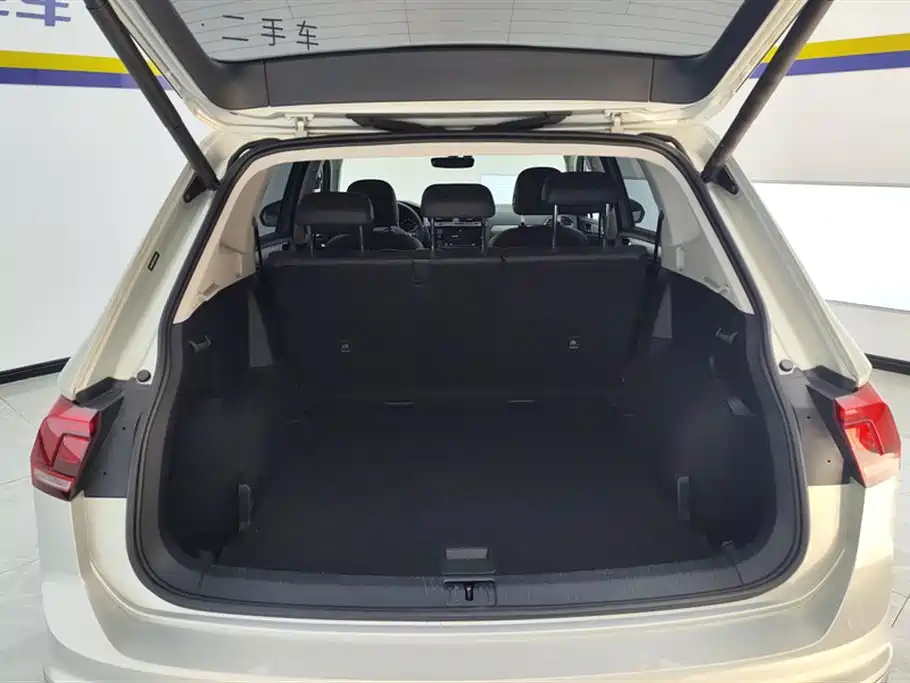 Volkswagen Tiguan L 2019 330TSI Automatic 2WD Smart Luxury Edition China VI фото 4