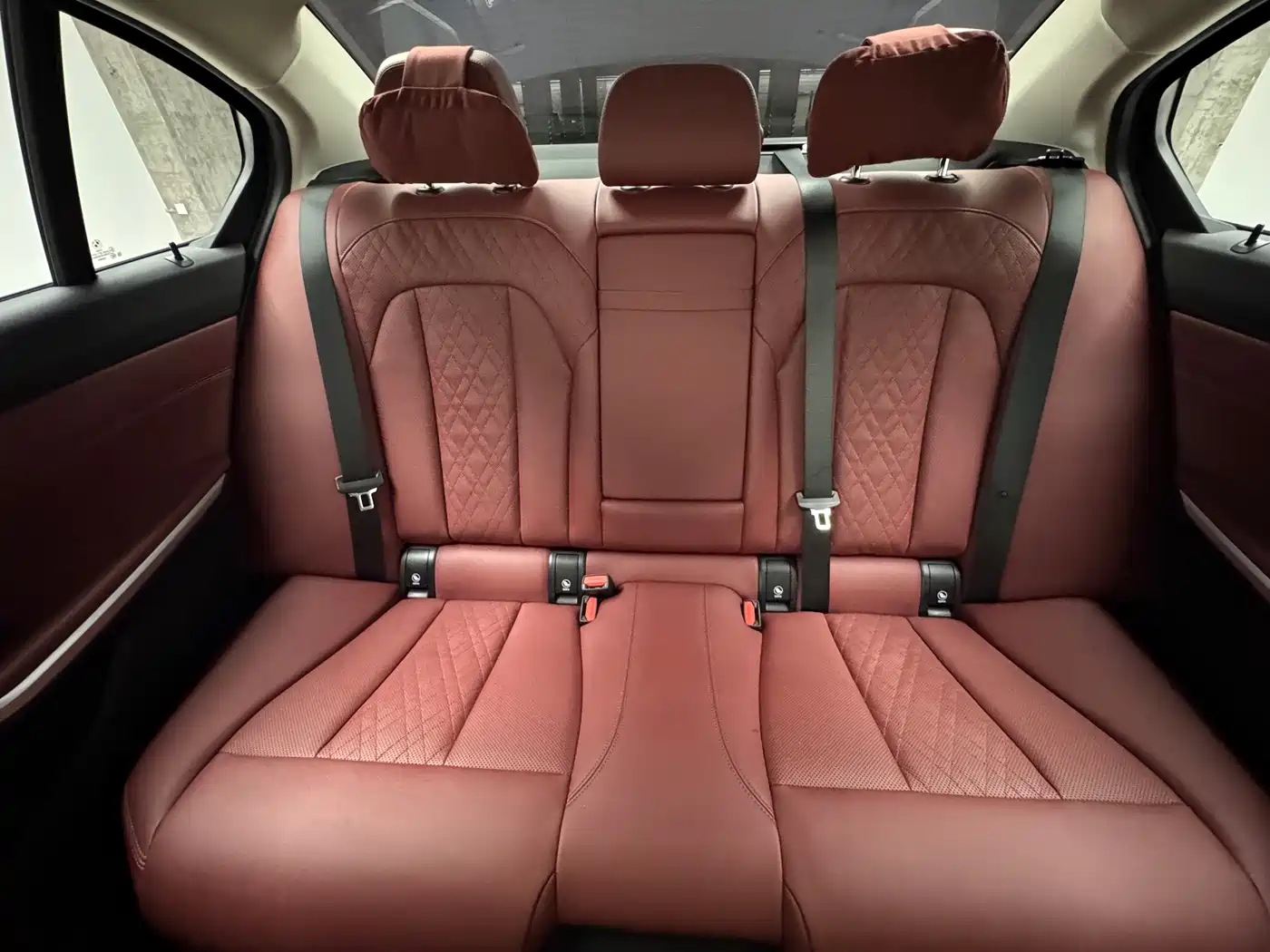 BMW 3 Series 2024 325Li M Sport Shadowline Package фото 17
