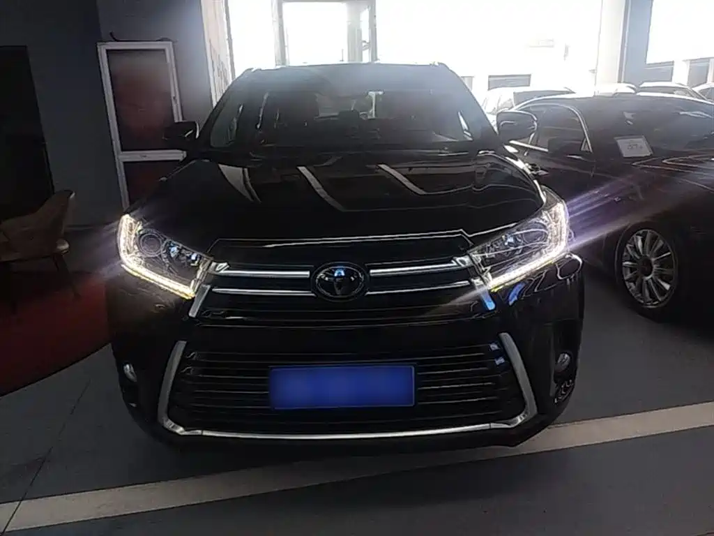 TOYOTA HIGHLANDER