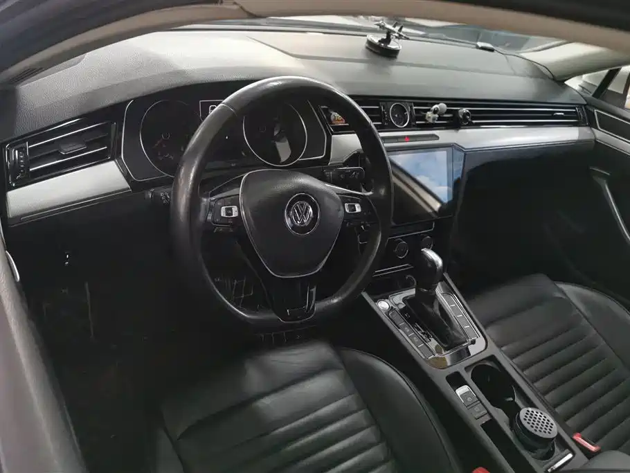 Volkswagen Magotan 2017 330TSI DSG Luxury фото 12