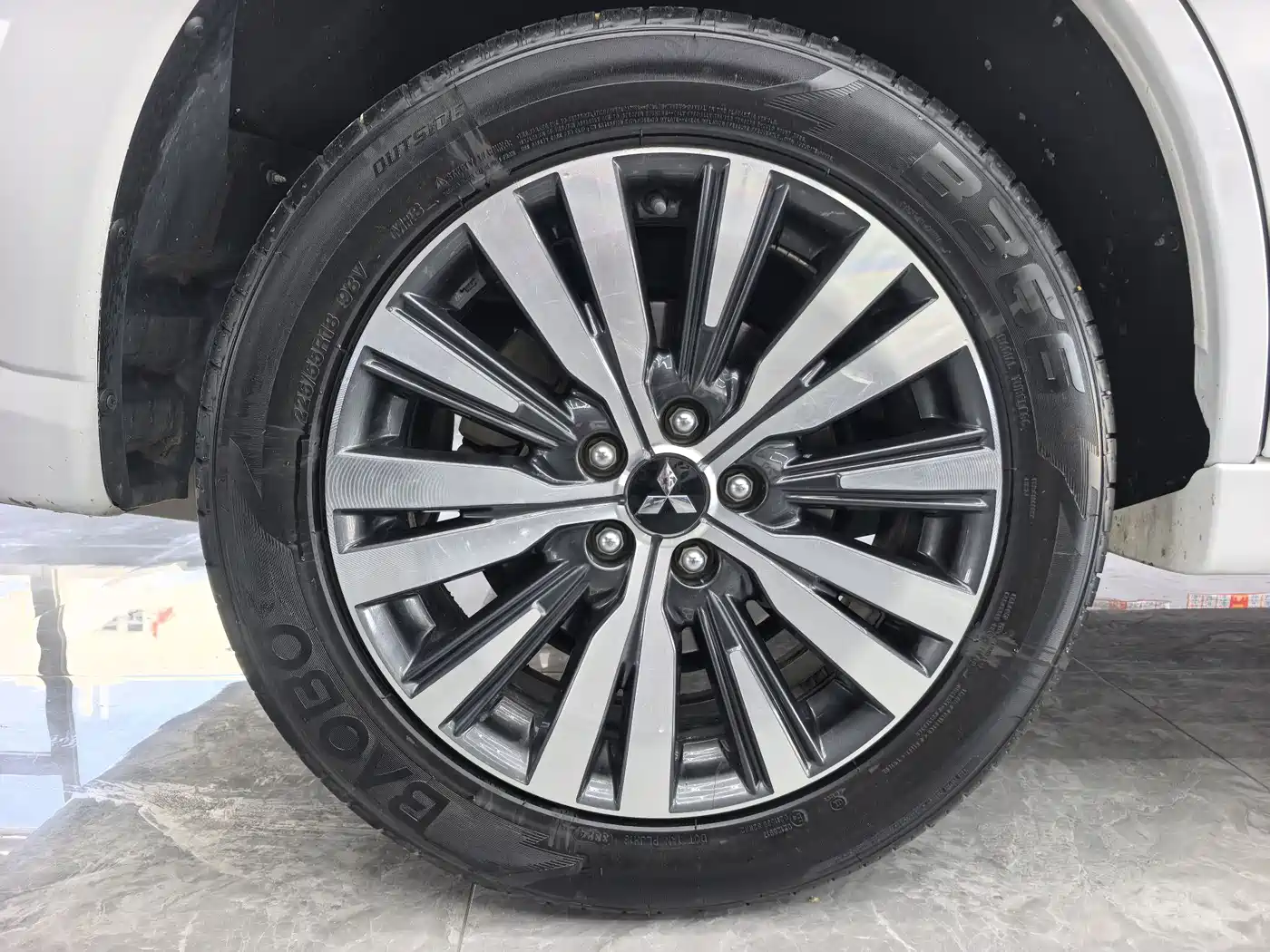MITSUBISHI OUTLANDER