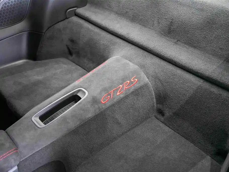 Porsche 911 2018 GT2 RS 3.8T фото 13