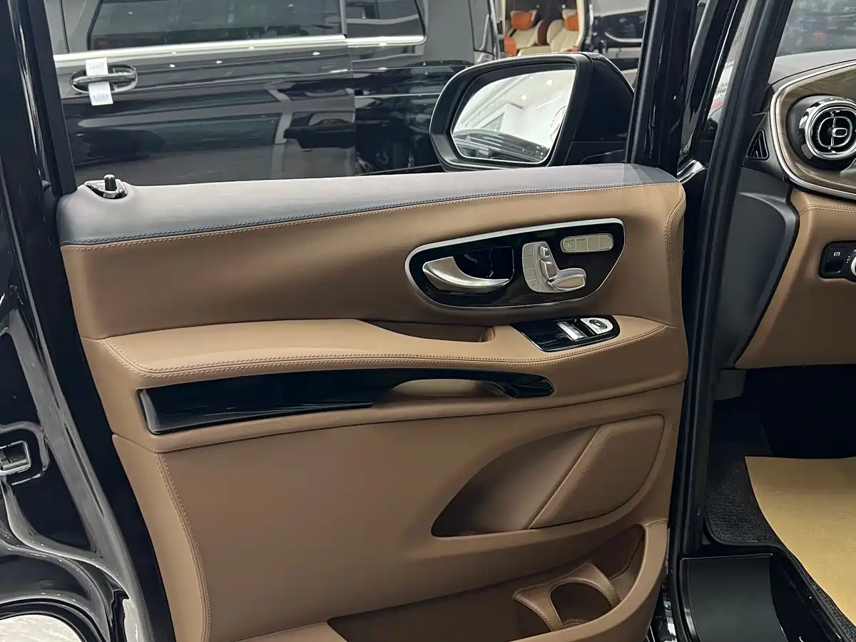 Mercedes-Benz Vito 2024 2.0T Business 7-Seater фото 4