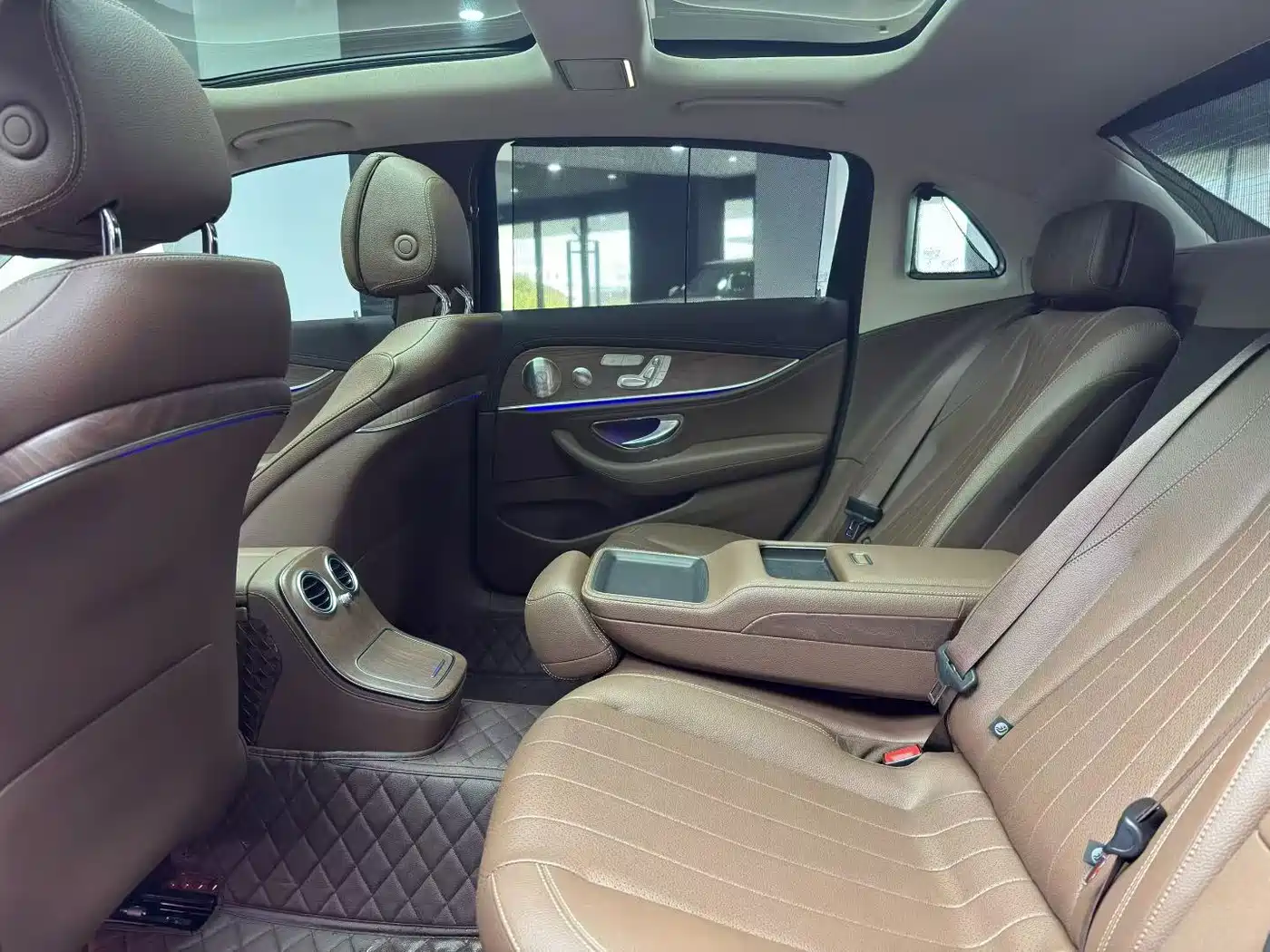 Mercedes-Benz E-Class 2021 E 300 L Luxury фото 7