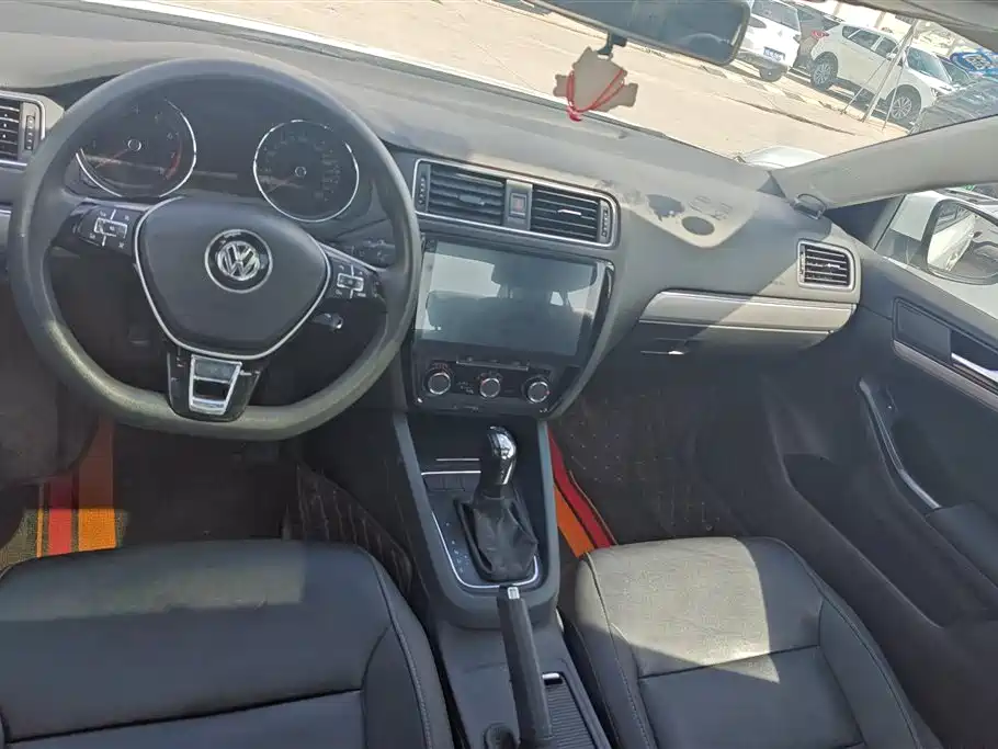 Volkswagen Sagitar 2018 1.6L Automatic Fashion фото 13