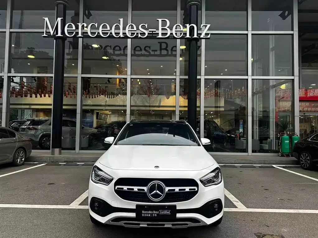MERCEDES-BENZ GLA
