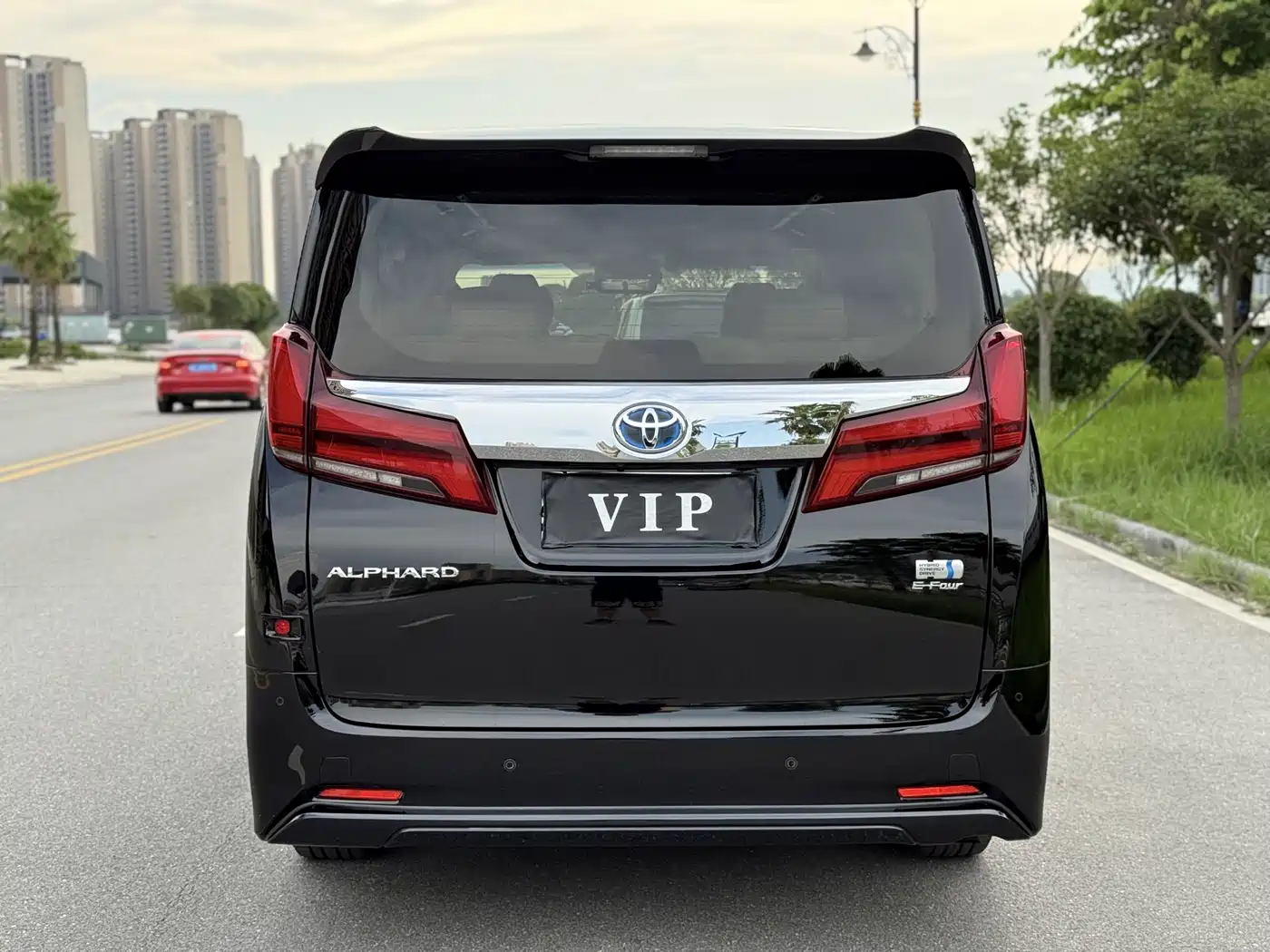 Toyota Alphard 2019 Hybrid 2.5L Luxury фото 4