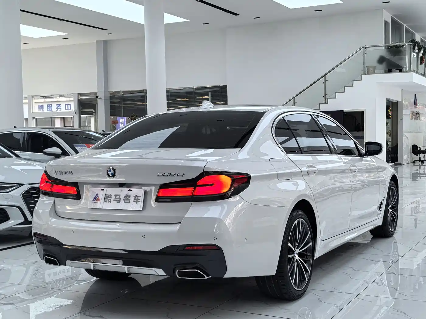 BMW 5 Series 2023 Facelift 530Li Leading M Sport Package фото 13