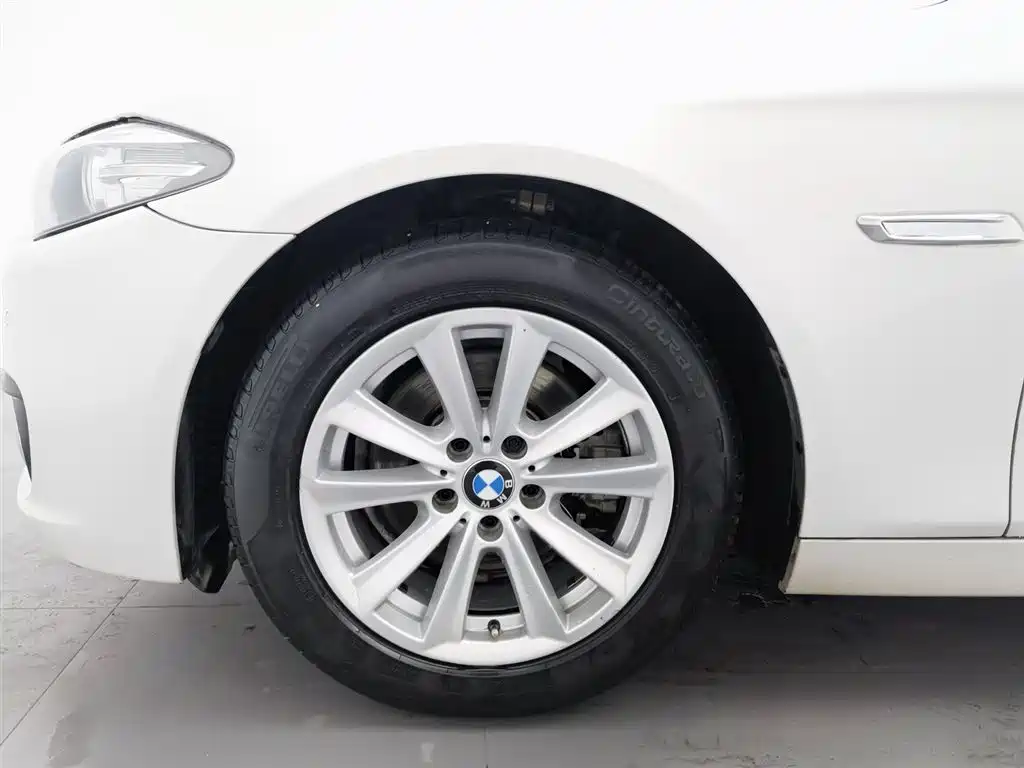 BMW 5 Series 2017 520Li Classic Edition фото 17