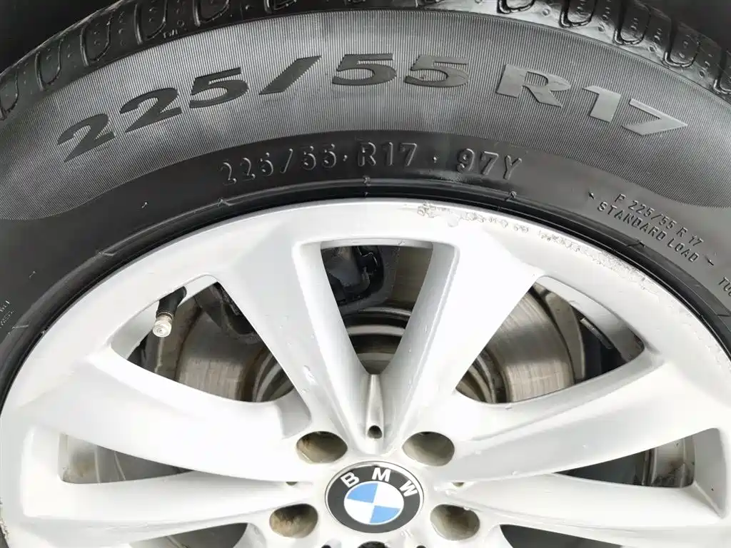 BMW 5 Series 2017 520Li Classic Edition фото 24