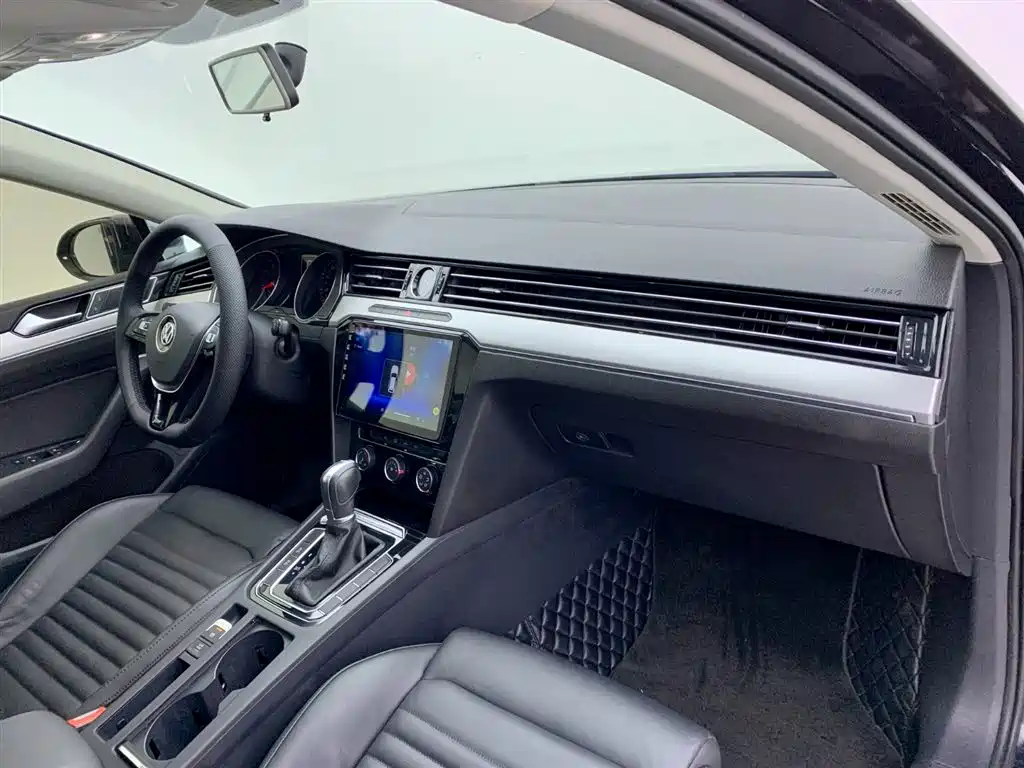Volkswagen Magotan 2017 330TSI DSG Leading фото 16