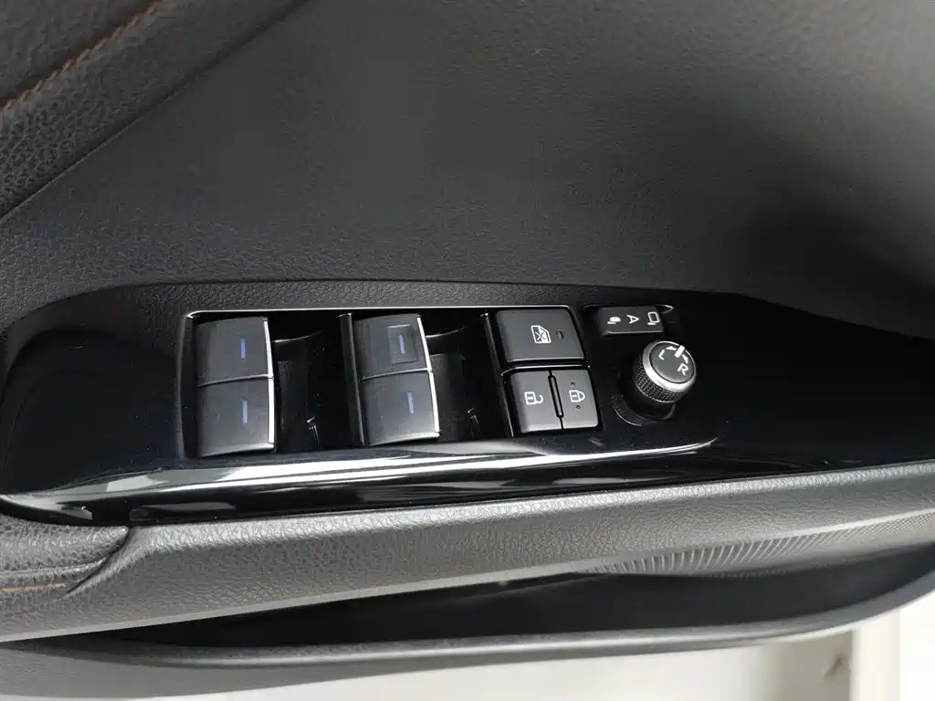 Toyota Camry 2021 2.5G Luxury Edition фото 9