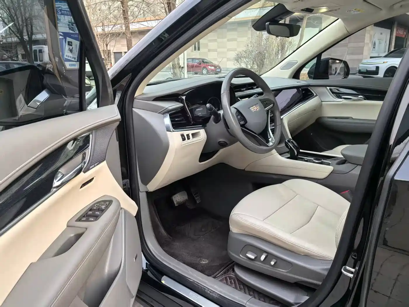 Cadillac XT6 2022 2.0T 7-Seater 4WD Luxury Edition фото 4