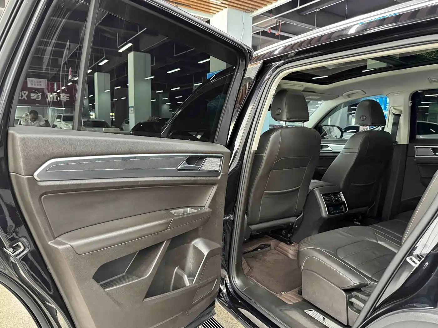 Photo 12 - Volkswagen Teramont