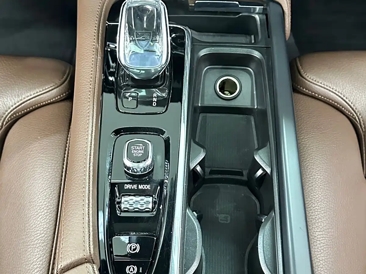 Фото 15 - Volvo S90