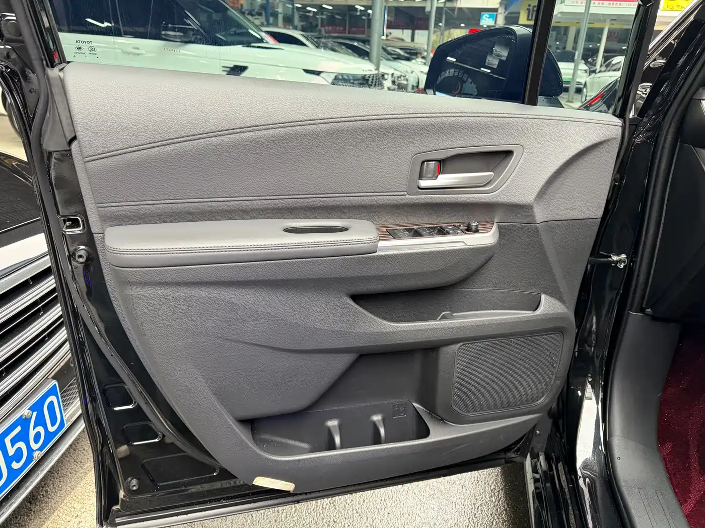 Toyota Sienna 2024 2.5L Hybrid Luxury Edition фото 13