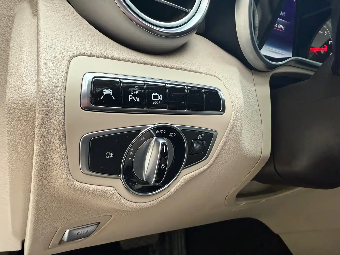 Mercedes-Benz GLC 2016 GLC 260 4MATIC Luxury фото 15