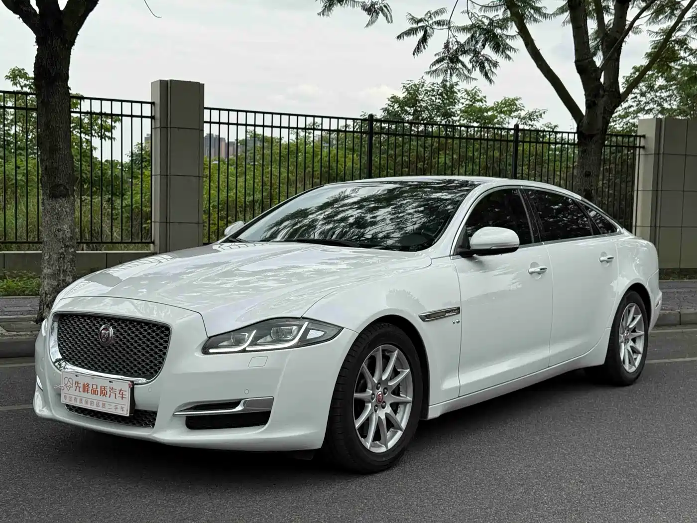 JAGUAR XJ