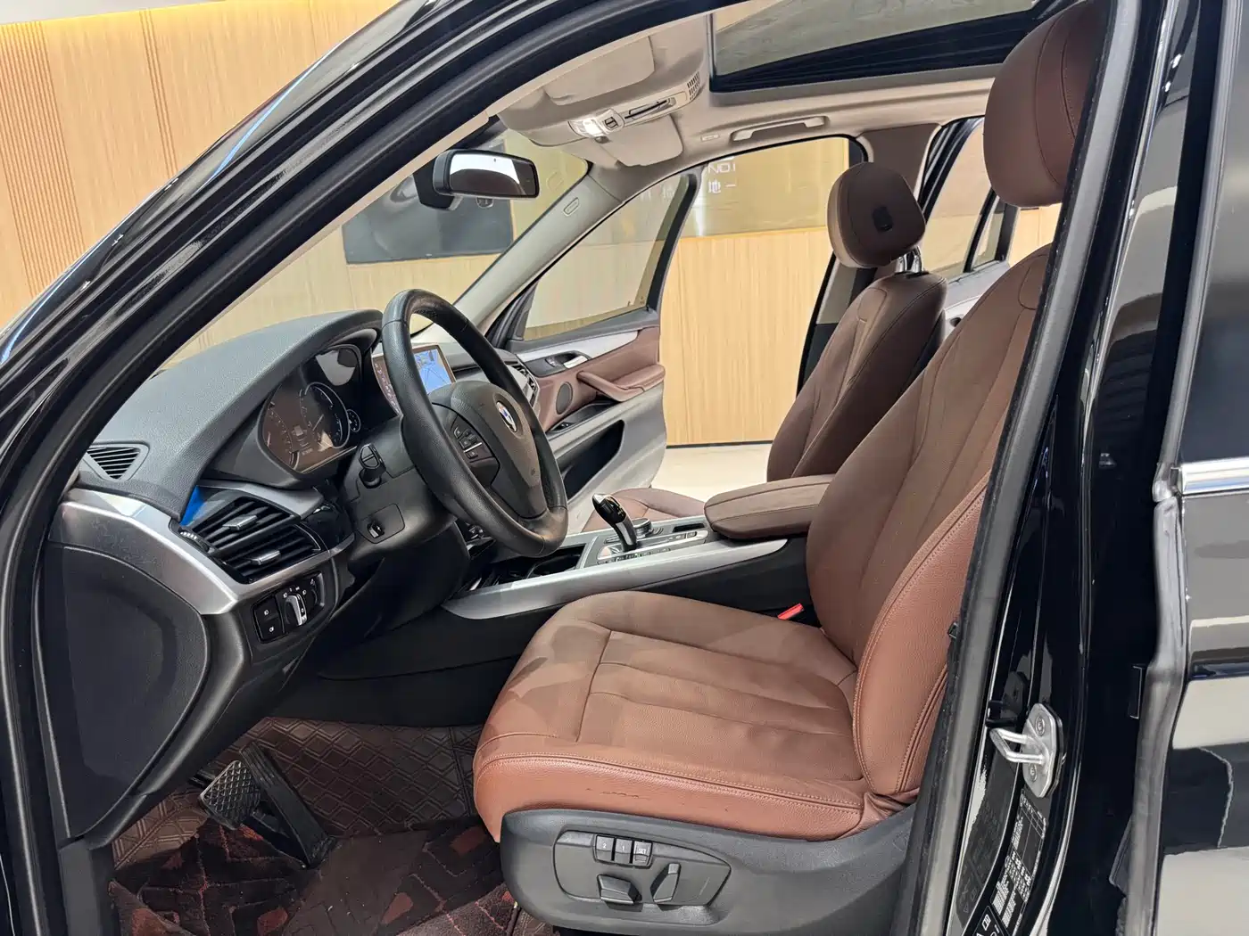 BMW X5 (Import) 2018 xDrive35i Elegant Model фото 13