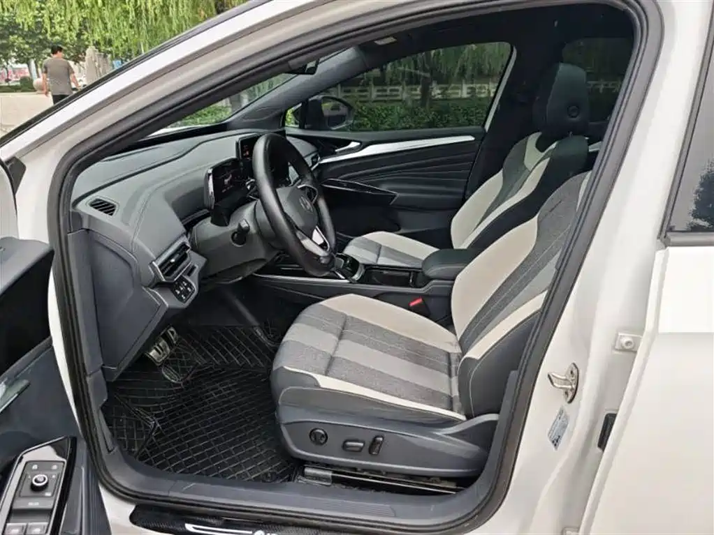 Volkswagen ID.4 CROZZ 2022 Standard Range PURE Edition фото 4