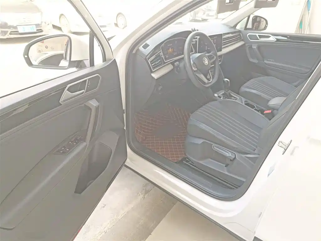 Volkswagen Tiguan L 2022 330TSI Automatic 2WD Comfort Edition фото 12