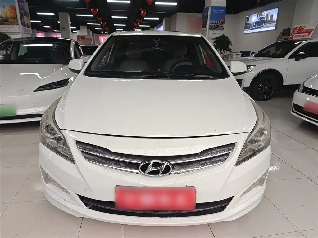 Hyundai Verna 2014 1.4L Automatic Leading GLX фото 3