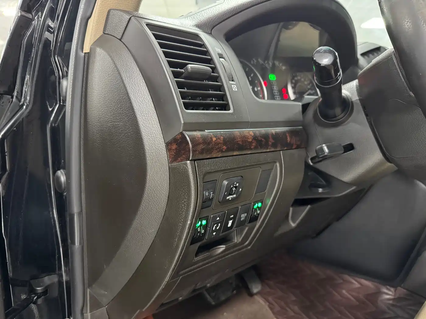 Photo 5 - Toyota Land Cruiser (Import)