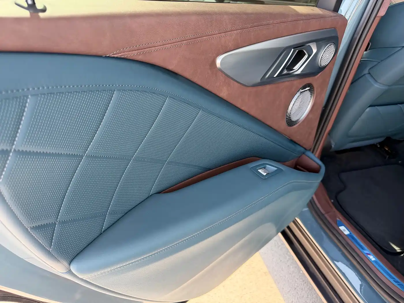 BMW XM 2023 Model Base фото 16