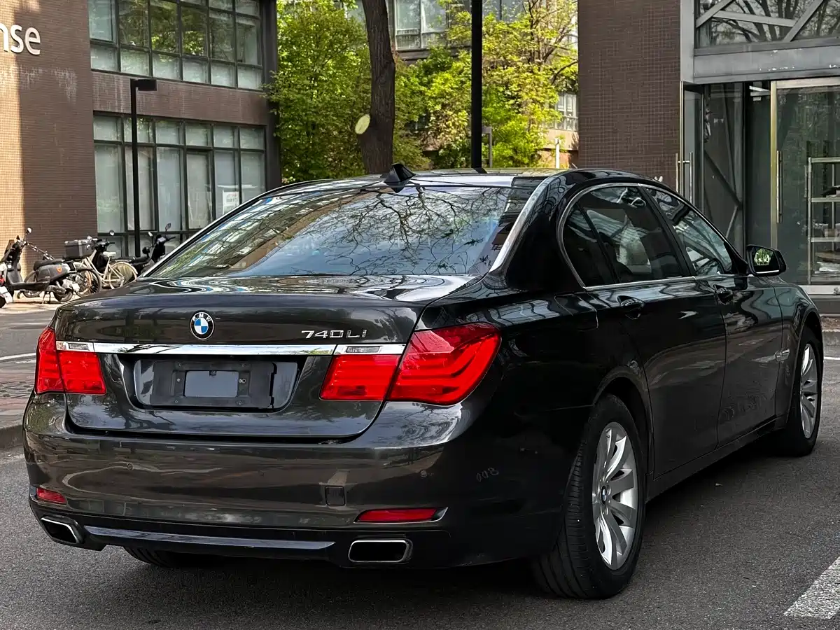 BMW 7 Series 2009 740Li Premium фото 5