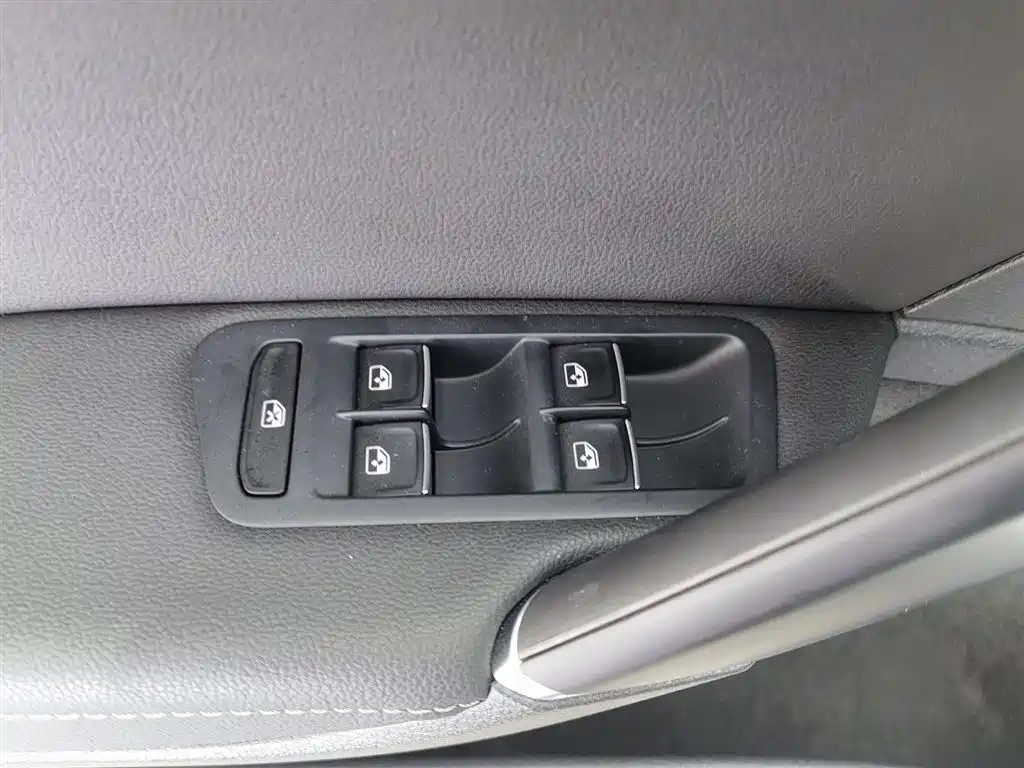 Volkswagen Golf 2018 1.6L Automatic Comfort фото 9