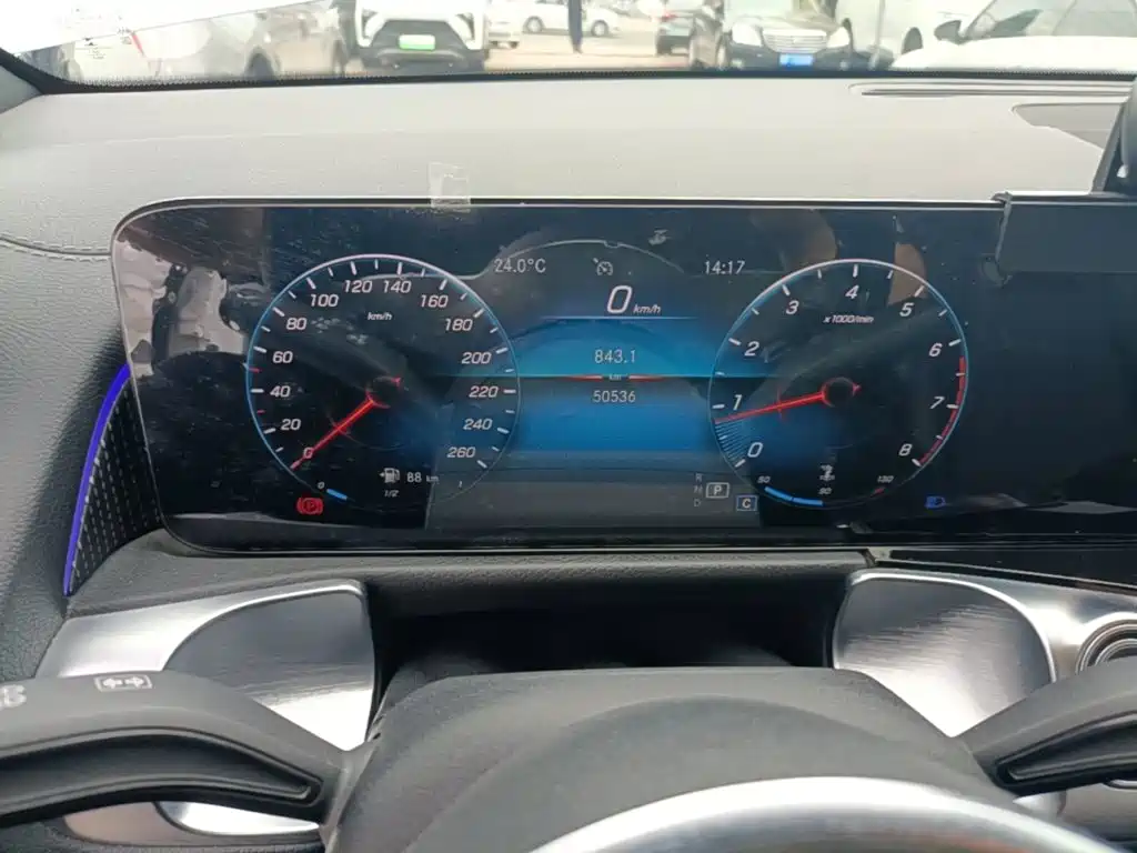 MERCEDES-BENZ GLB