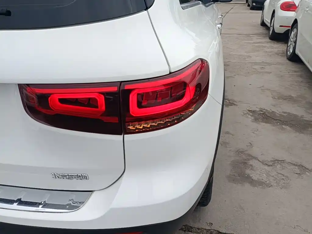 MERCEDES-BENZ GLB