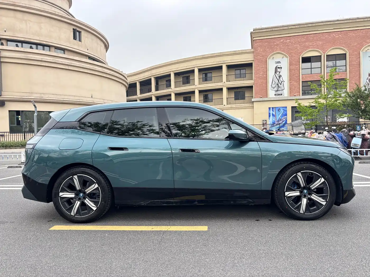 BMW iX 2022 xDrive40 фото 4