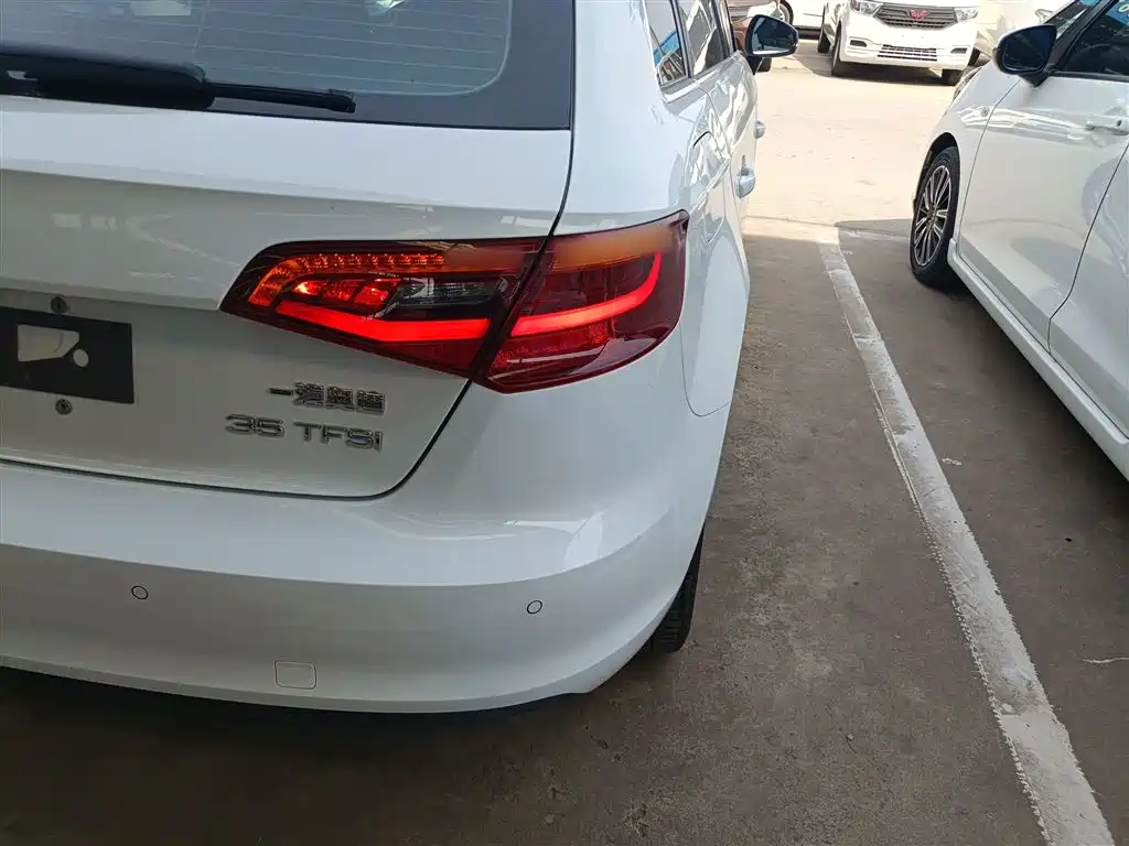 Audi A3 2014 Sportback 35 TFSI Automatic Comfort фото 24