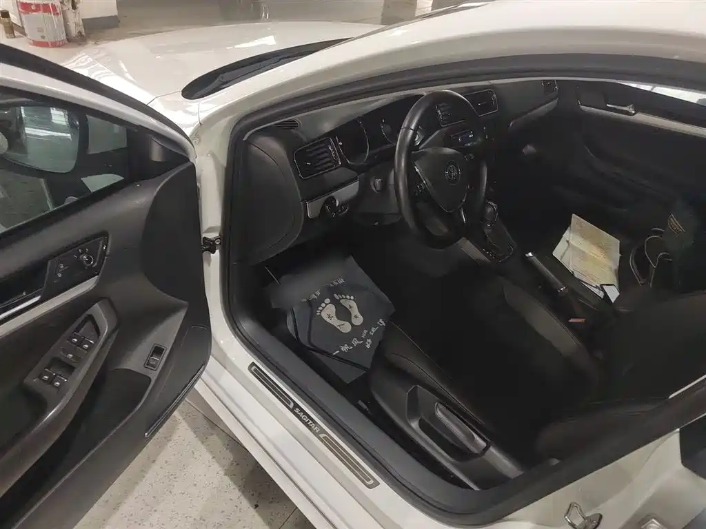 Volkswagen Sagitar 2018 280TSI DSG Spark Edition фото 12