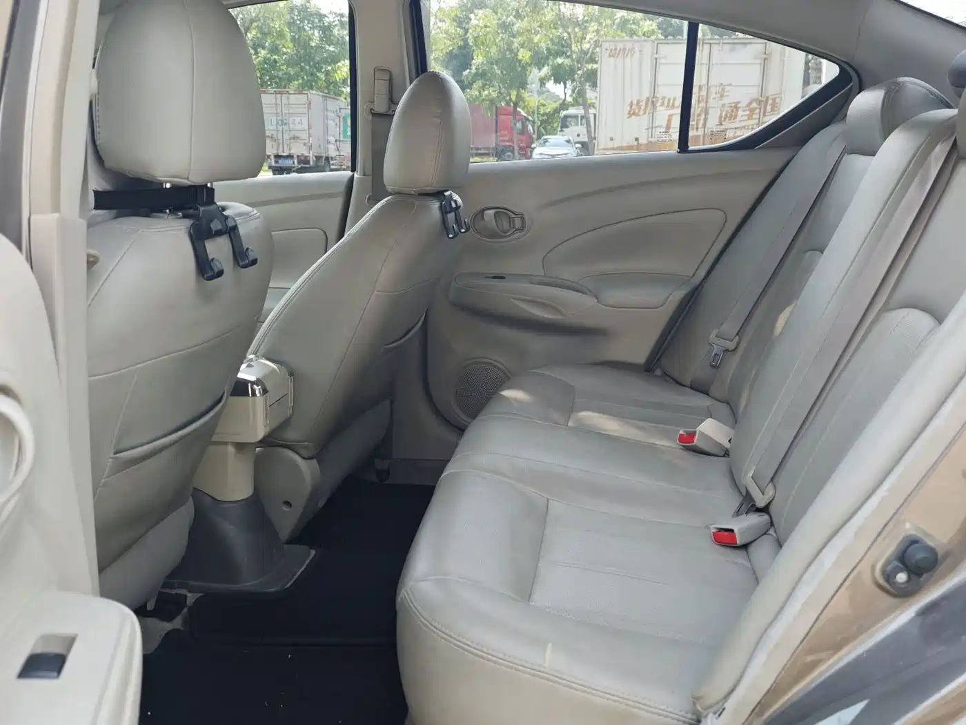 Photo 10 - Nissan Sunny