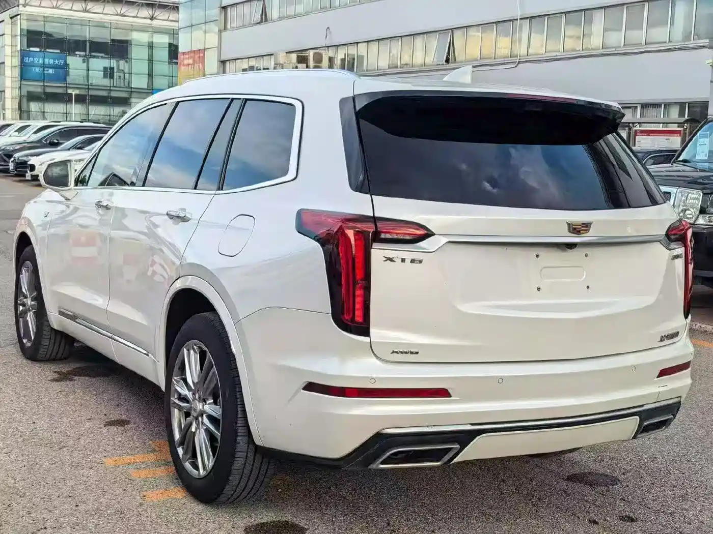 CADILLAC XT6