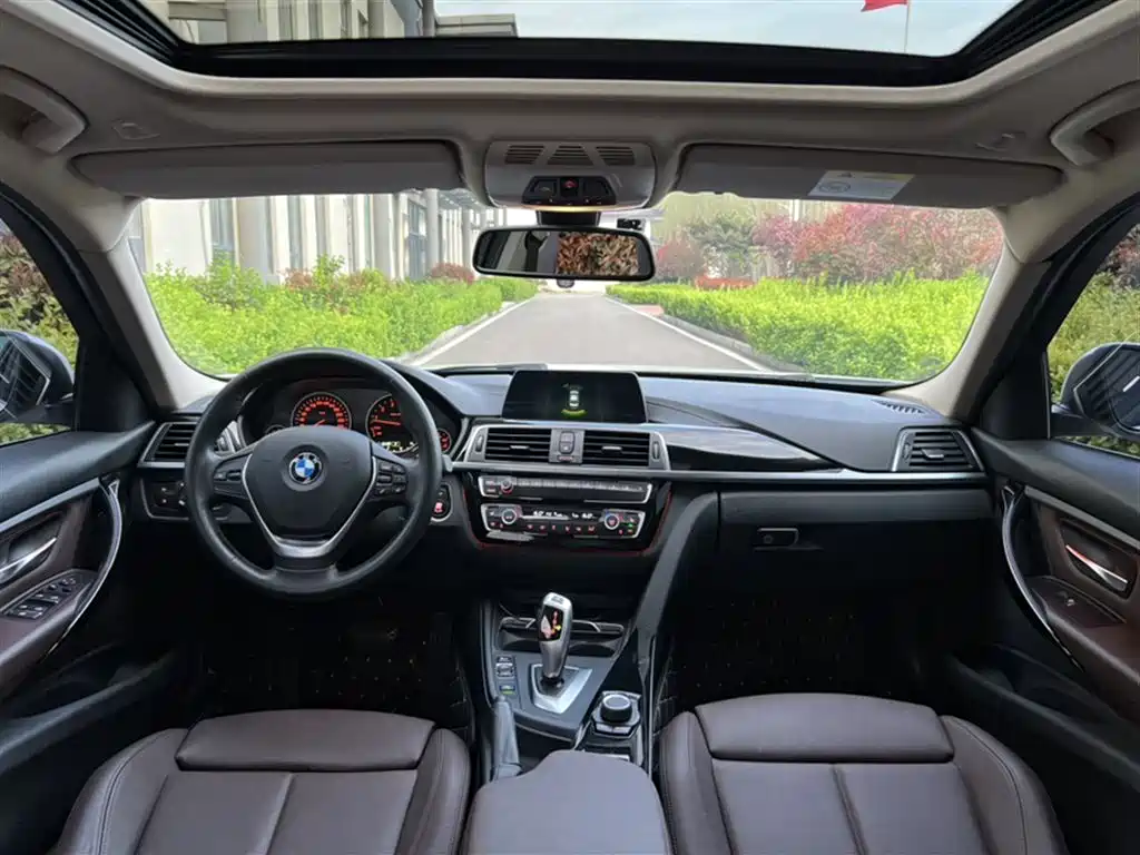 BMW 3 Series 2018 320Li Fashion Style фото 18