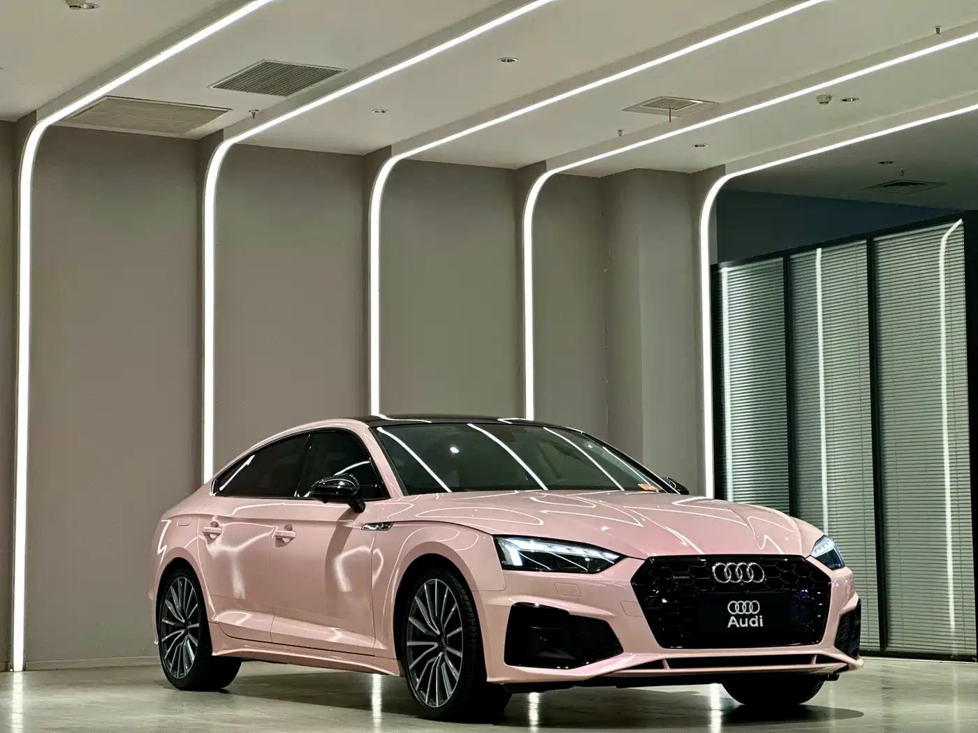 Audi A5 (Import) 2024 Sportback 40 TFSI quattro Luxury Dynamic фото 3