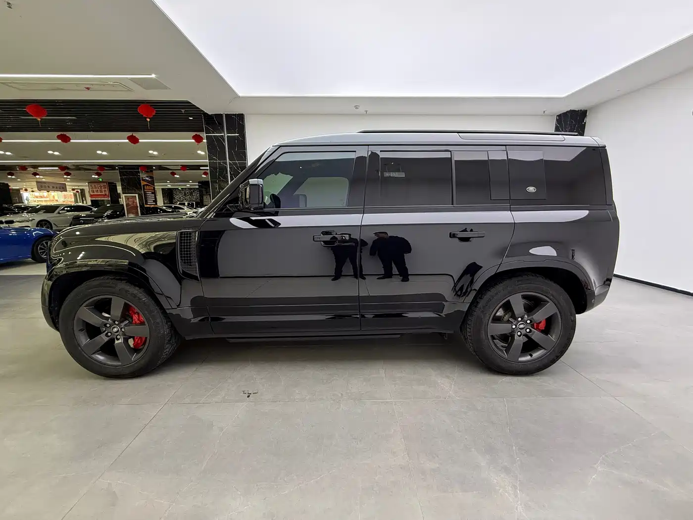 Land Rover Defender 2023 Model 110 3.0T P400 X-DYNAMIC HSE фото 5