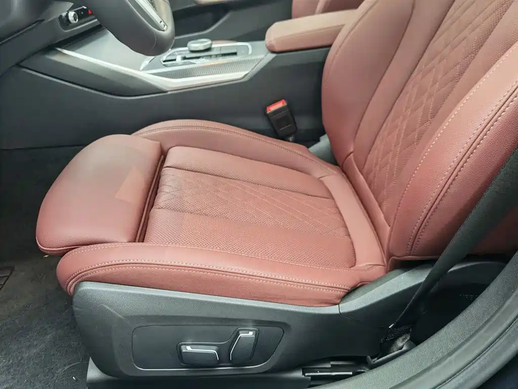 BMW 3 Series 2024 325i M Sport Shadowline Package фото 20
