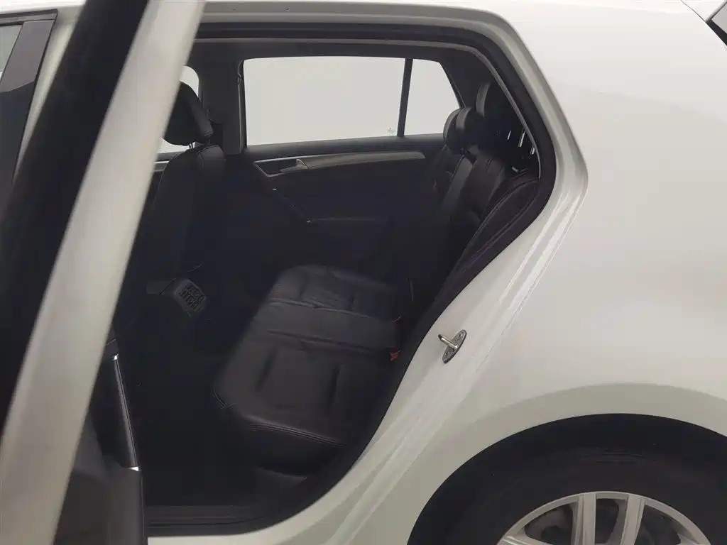 Volkswagen Golf 2018 1.6L Automatic Comfort фото 15