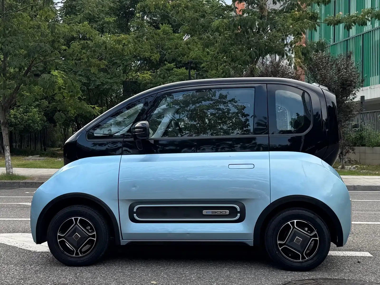 Фото 3 - Baojun E300