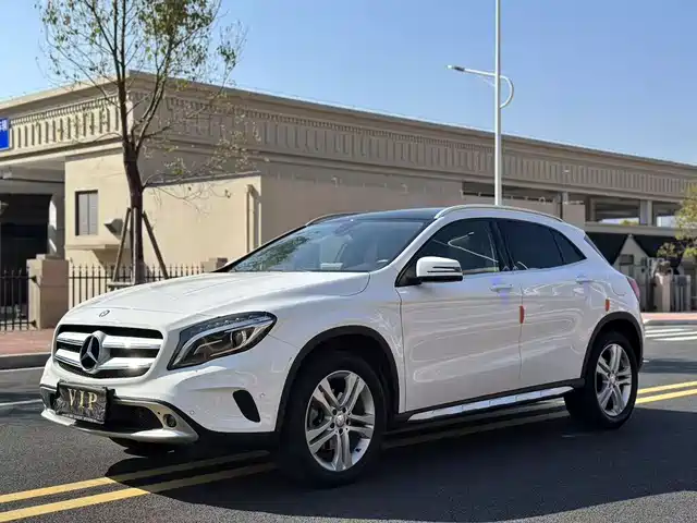 MERCEDES-BENZ GLA