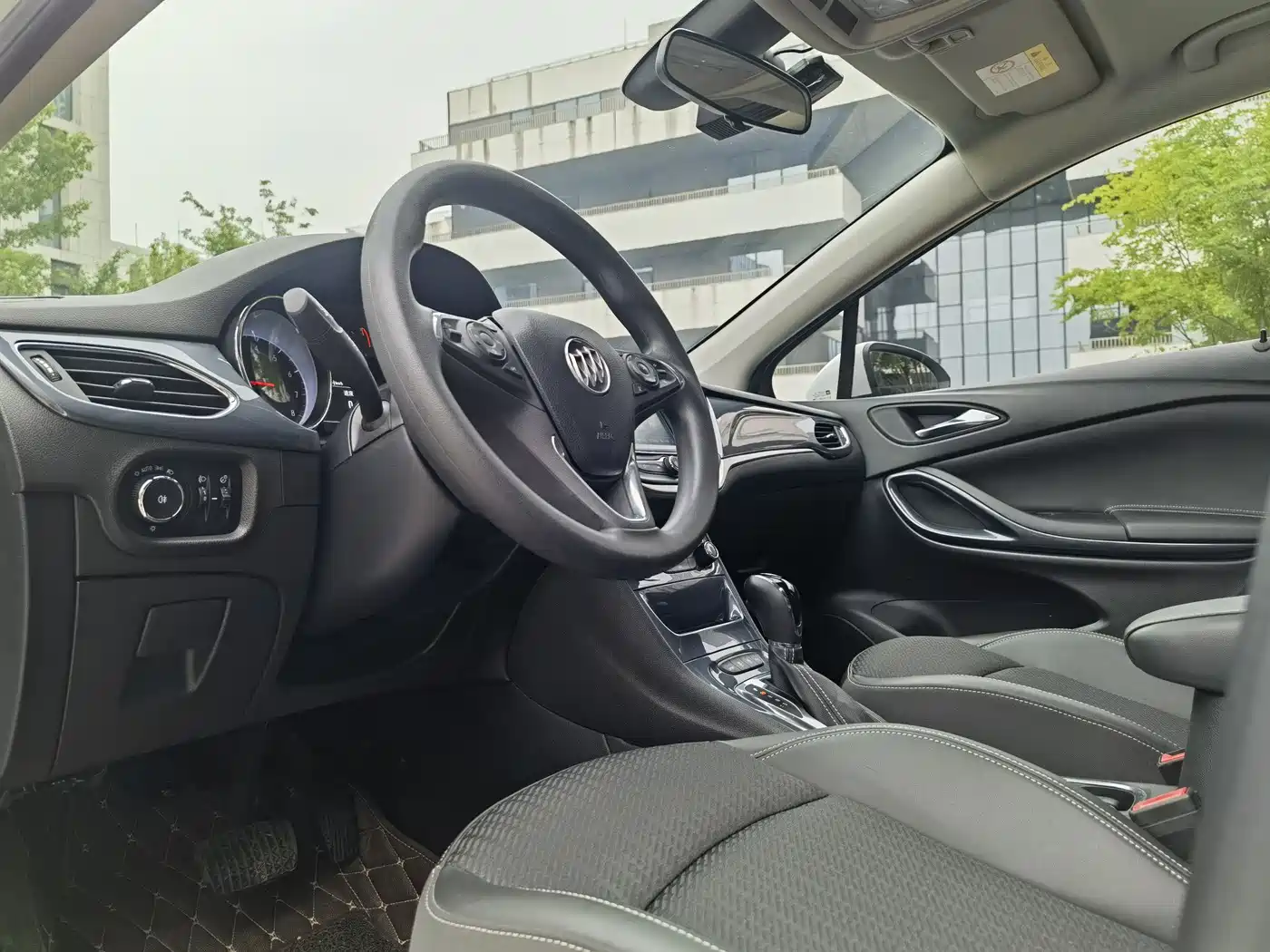 Buick Verano 2018 Hatchback 15S Automatic Leading фото 4