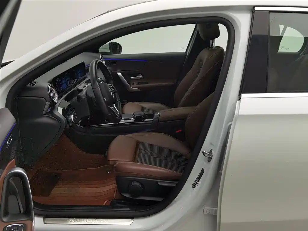 Mercedes-Benz A-Class (Import) 2019 A 200 Dynamic Version фото 10
