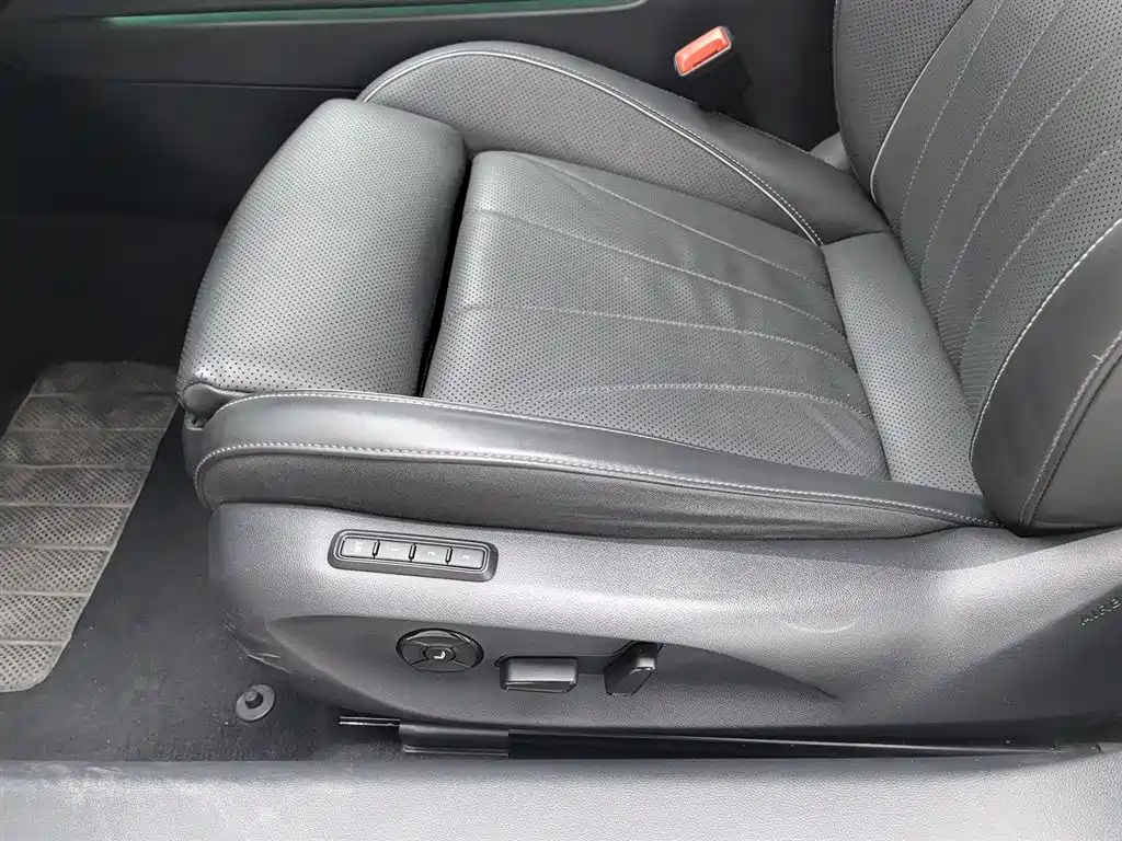 Volkswagen Passat 2025 Pro 380TSI Dragon Prestige Edition фото 20
