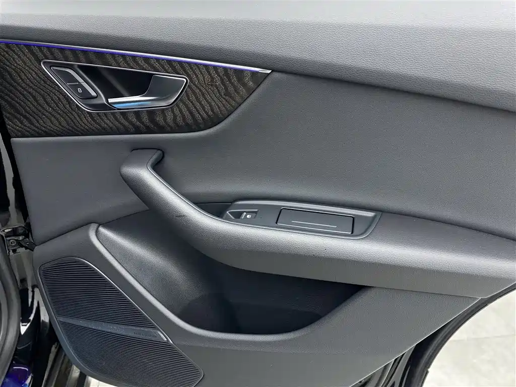Audi Q8 2022 55 TFSI Luxury Dynamic фото 23