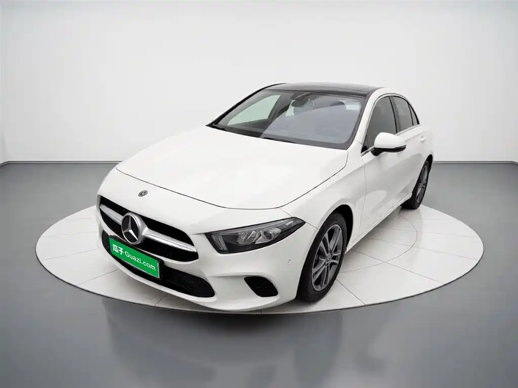 Mercedes-Benz A-Class (Import) 2019 A 200 Dynamic Version фото 3